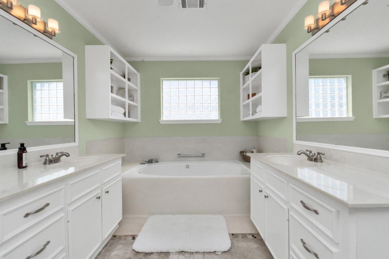 Beauty On The Water! Lake House Near The Beaches! Galveston Buitenkant foto
