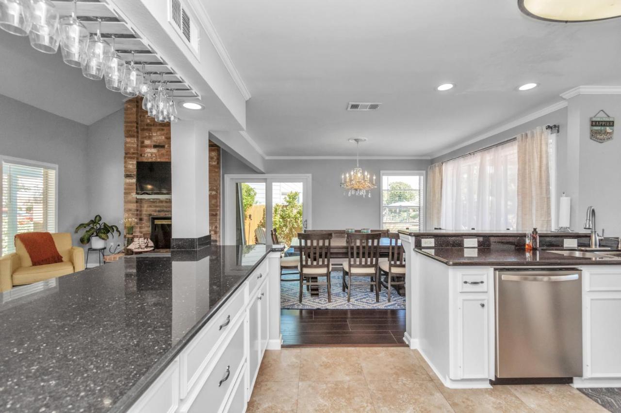 Beauty On The Water! Lake House Near The Beaches! Galveston Buitenkant foto